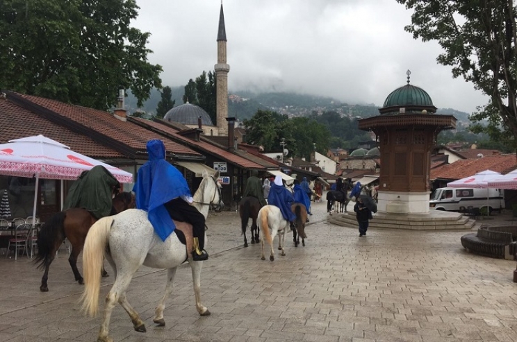 Konjanici krenuli iz Sarajeva na 508. Dane Ajvatovice (VIDEO)