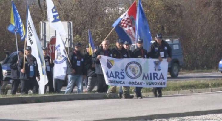 Učesnici Marša mira 'Srebrenica- Vukovar' nastavili put iz Sapne (VIDEO)