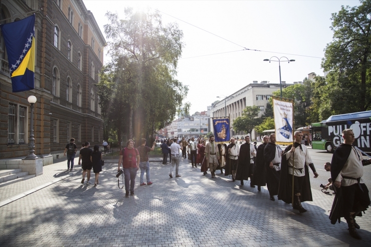 Viteškom promenadom u Sarajevu obilježena 830. godišnjica Povelje Kulina bana