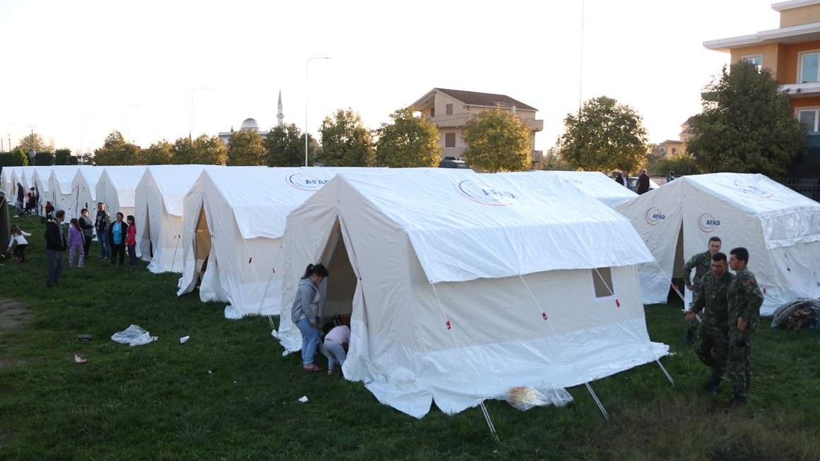 Prva strana pomoć Albaniji nakon potresa stigla iz Turske