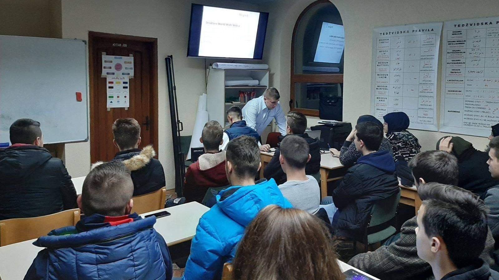 Kurs programiranja i web dizajna u organizaciji Mreže mladih Srebrenik