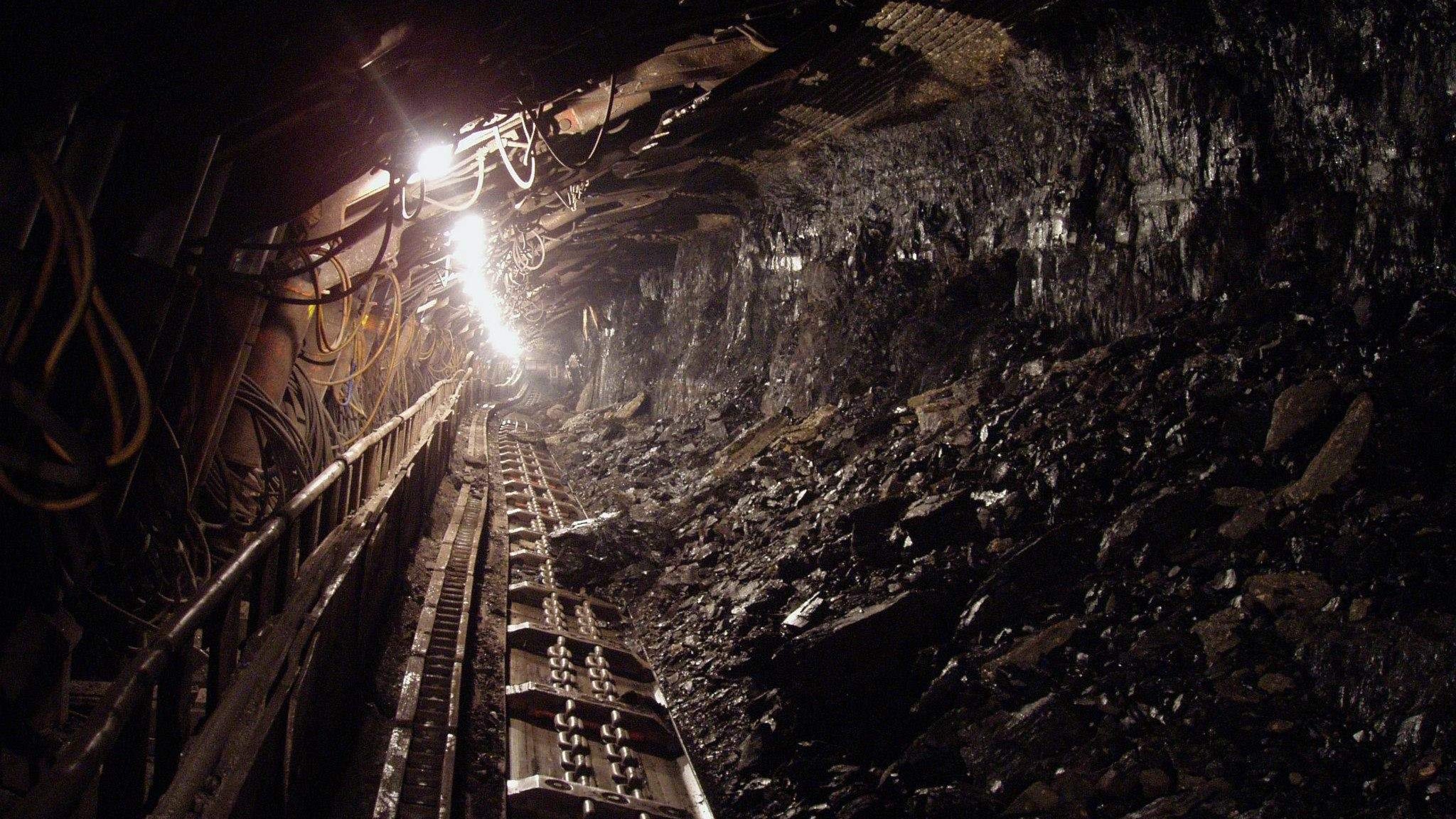 Zenički rudari ni jutros nisu sišli u jame, čekaju poziv na dogovor o plaćama