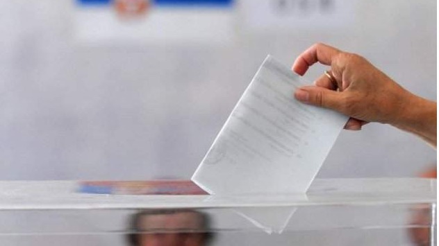 Sutra izbori u Srbiji: Više od 6,5 miliona birača i 21 lista za parlament