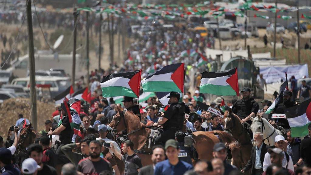 Stotine ljudi na dženazi Palestincu kojeg su ubili izraelski vojnici