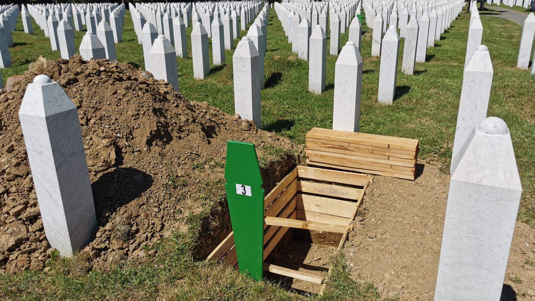 25 godina od genocida u Srebrenici: Porodice pristižu u Potočare