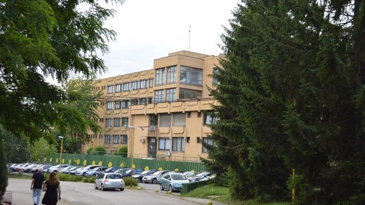 Izmjene u prilazu zgradi UKC Tuzla zbog pogoršane epidemiološke situacije