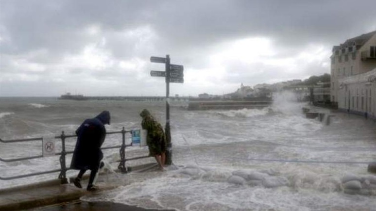 Francuska: Spasioci tragaju za osam osoba nestalih u poplavama