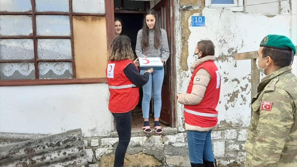 Turski Crveni polumjesec osigurao pomoć u hrani, ogrjevu i tabletima za učenike