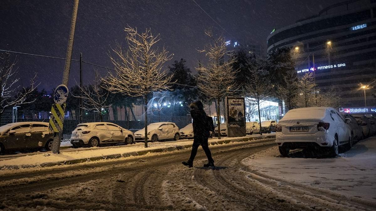 Turska: Snijeg zamijenio kišovito vrijeme u Istanbulu