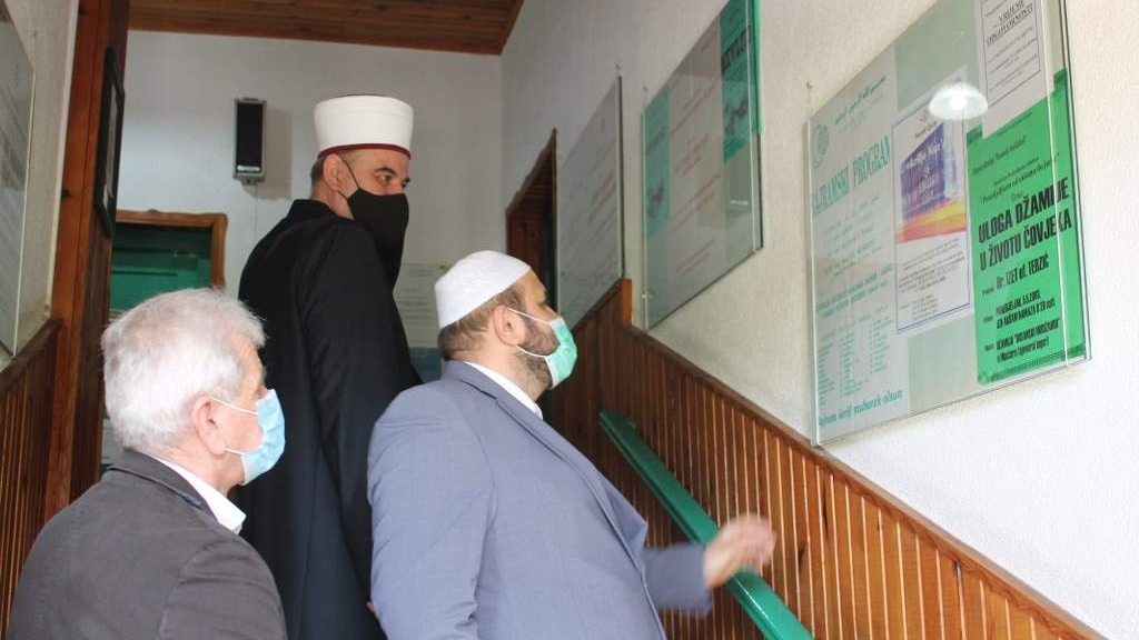 Izložbom plakata o održanim programima obilježena 25 godišnjica džamije „Bosanski mudžahidi“