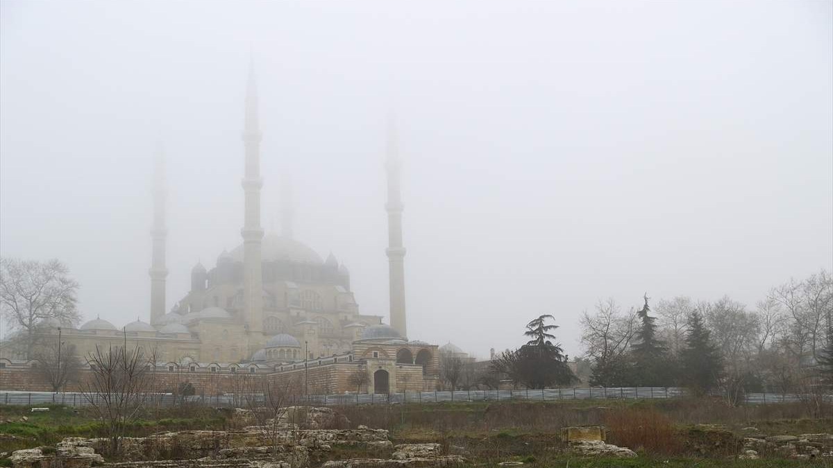 Turska: Munare džamije Selimije ”nestale” u gustoj magli