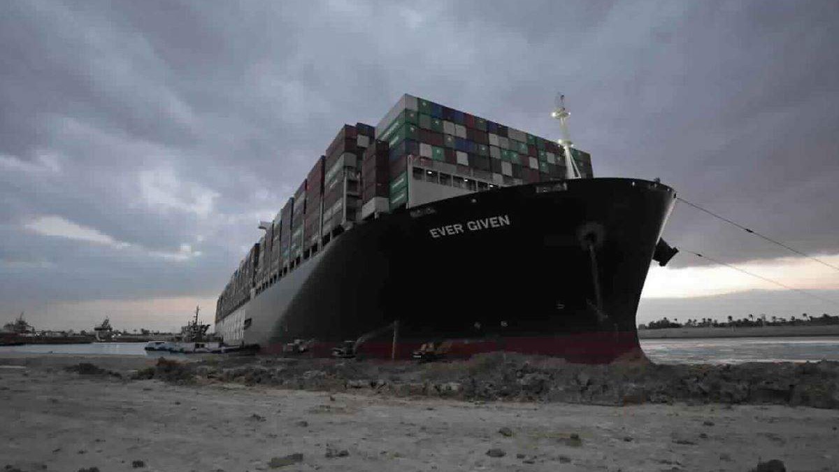 Kontejnerski brod izvučen iz Sueckog kanala, plovidba se nastavlja