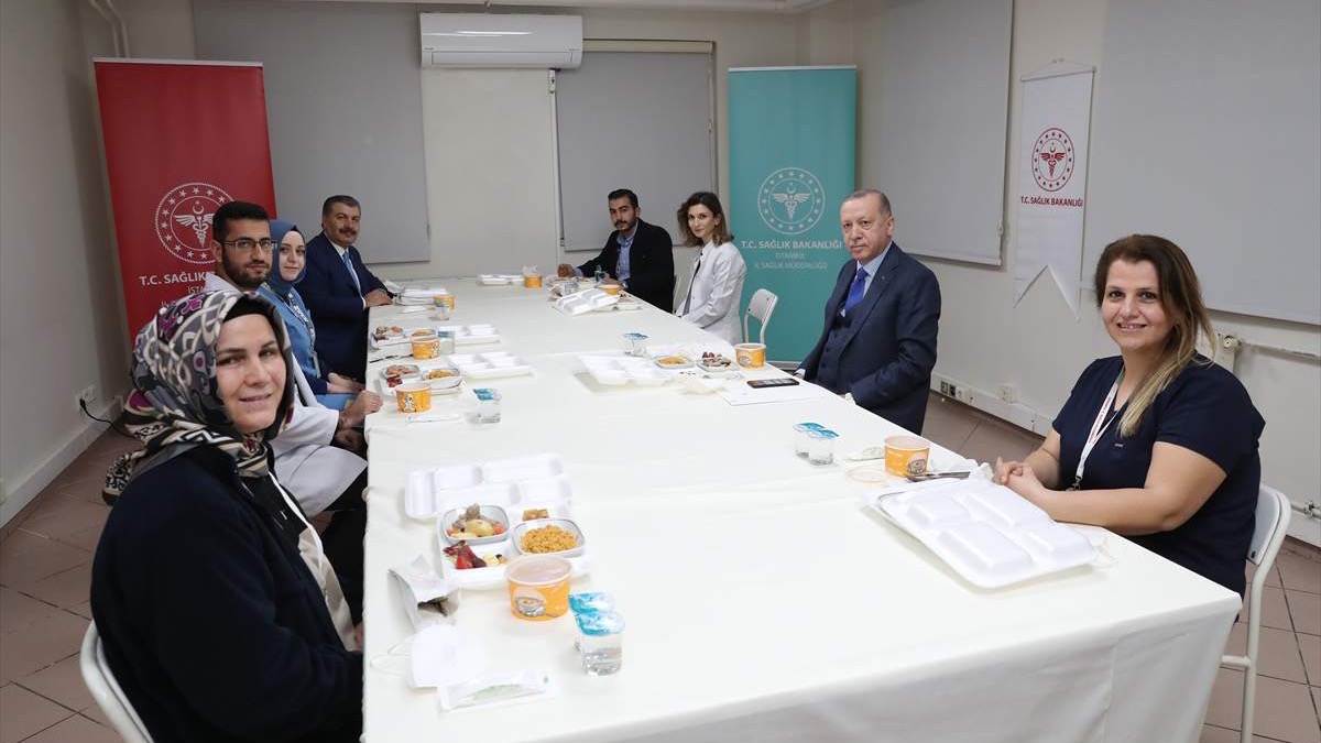 Erdogan na iftaru s medicinskim radnicima: Tokom pandemije nisu posustajali, niti su ustuknuli