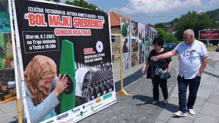 Tuzla - Izložba fotografija "Bol majki Srebrenice"