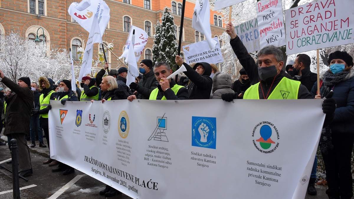 Štrajk upozorenja predstavnika osam sindikata u Kantonu Sarajevo