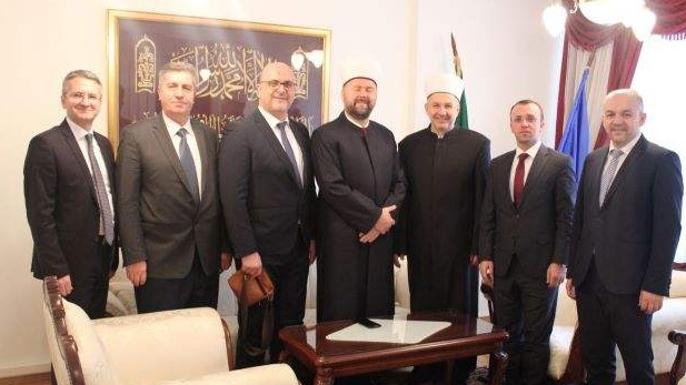 Muftiju sarajevskog dr. Nedžada Grabusa posjetila delegacija Muftijstva zeničkog