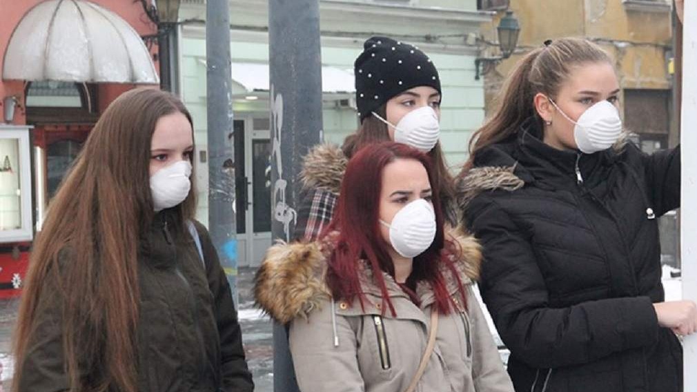 Pravila o maskama postaju strožija u Evropi u zimskom valu virusa korona