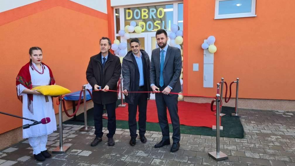 Učenici područne škole u Devetaku kod Lukavca dobili novi školski objekat
