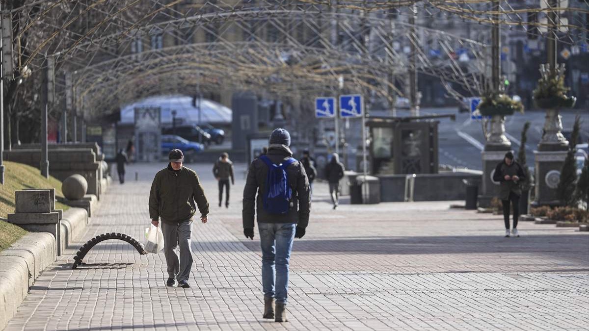 Nakon sedmica provedenih u skloništima, Kijevljani počeli izlaziti u šetnje