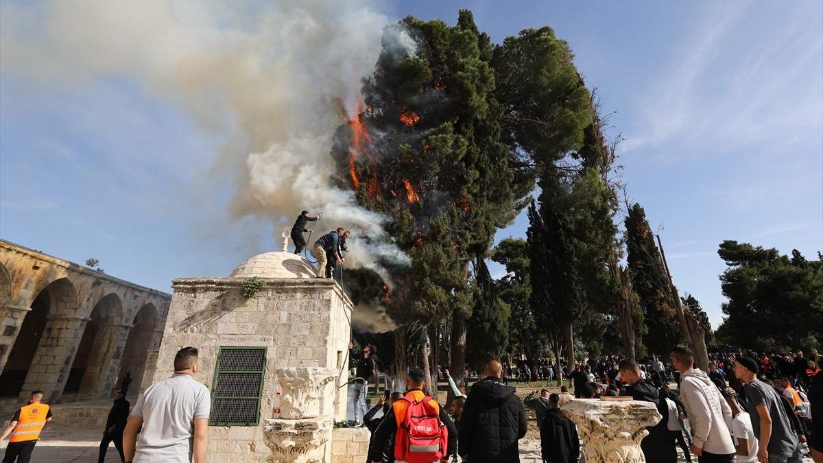 Izraelska policija upala u Al-Aksu