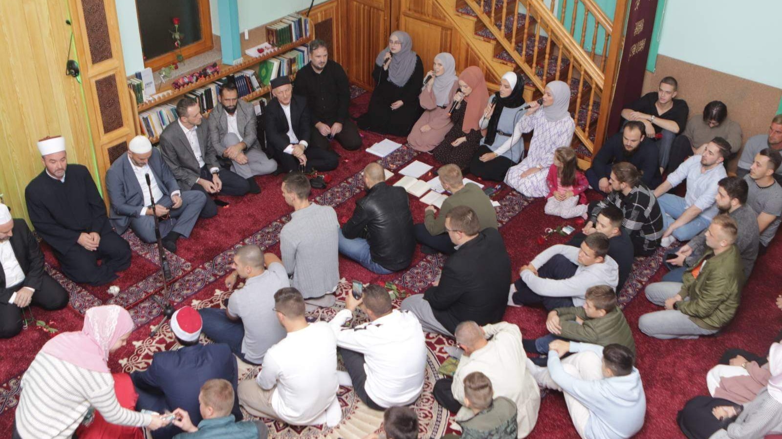 Tuzla: U džamiji Moluhe održan mevlud za mlade 