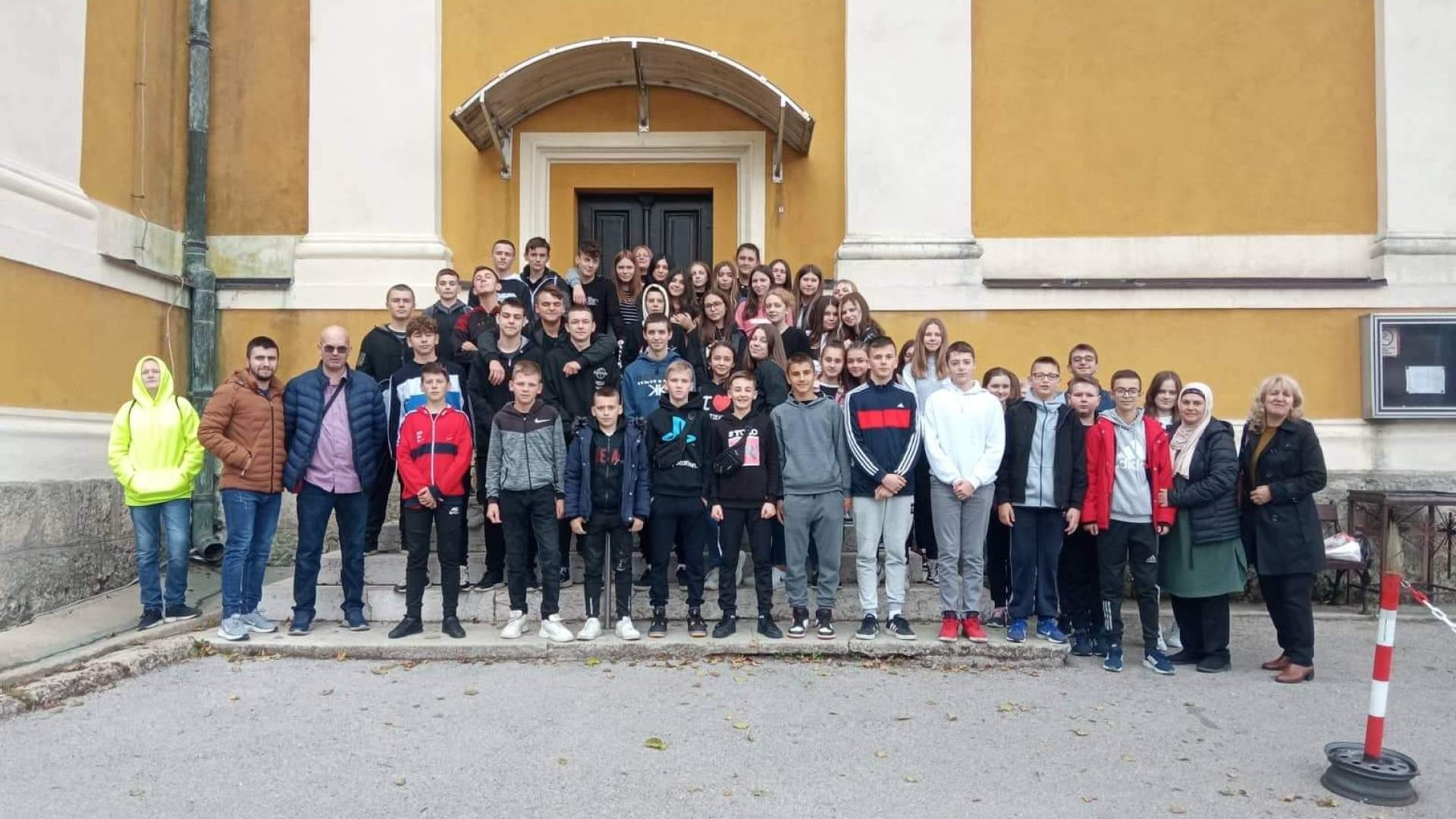 Vannastavne aktivnosti Aktiva vjeroučitelja u Gornjem Vakufu: Sa učenicima posjetili Fojnicu i Travnik