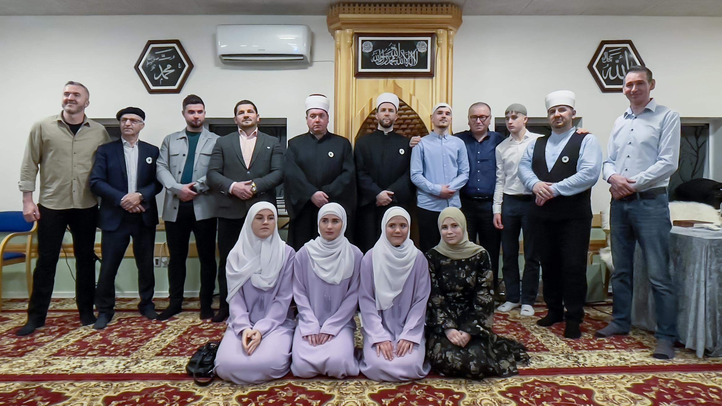 Džemat "Sabur" u Rendersu: Održana svečanost povodom okončanja hatme petero svršenika Kursa učenja Kur'ana