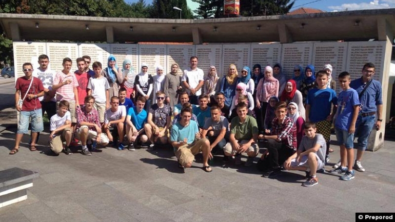 Grupa tinejdžera iz Amerike u Srebrenici