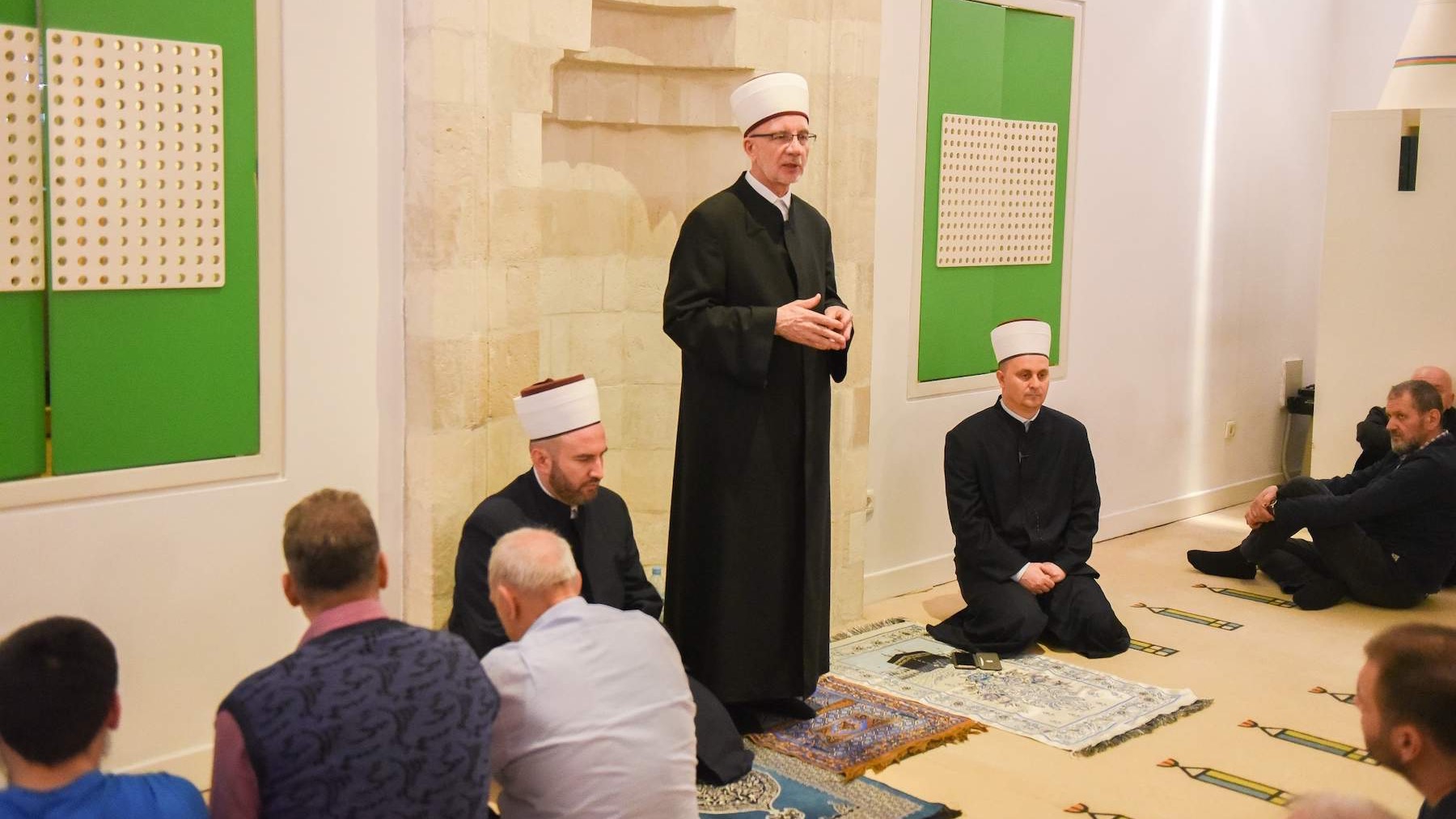 Muftija Fazlović na teravih-namazu s džematlijama Gazi Turali-begove džamije 