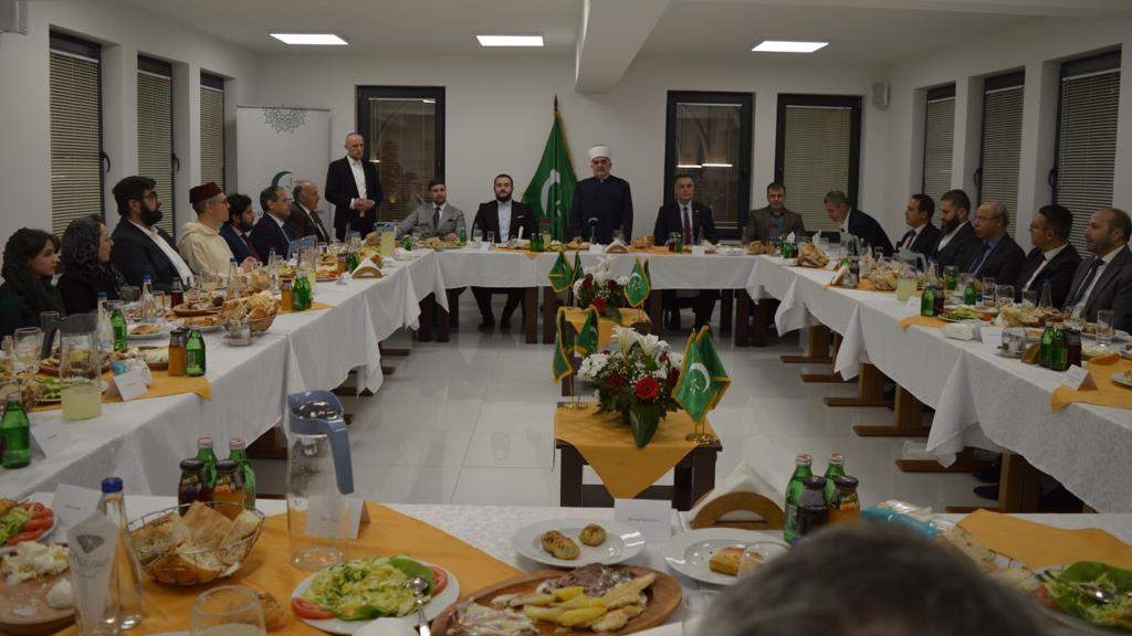 Mešihat IZ u Srbiji priredio iftar za ambasadore, ministre, narodne poslanike i gradonačelnike