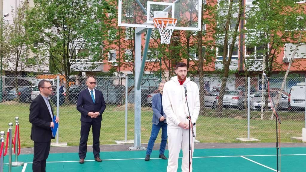 Otvoreno košarkaško igralište koje je mladima Tuzle poklonio Jusuf Nurkić 