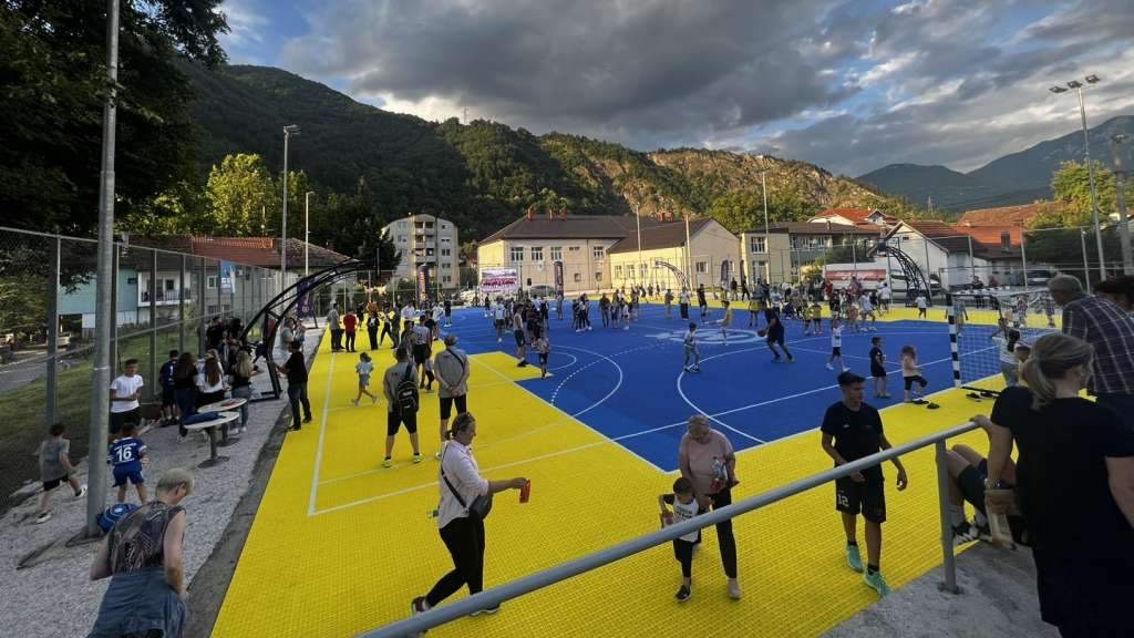 Mirza Teletović otvorio košarkaški teren u Jablanici