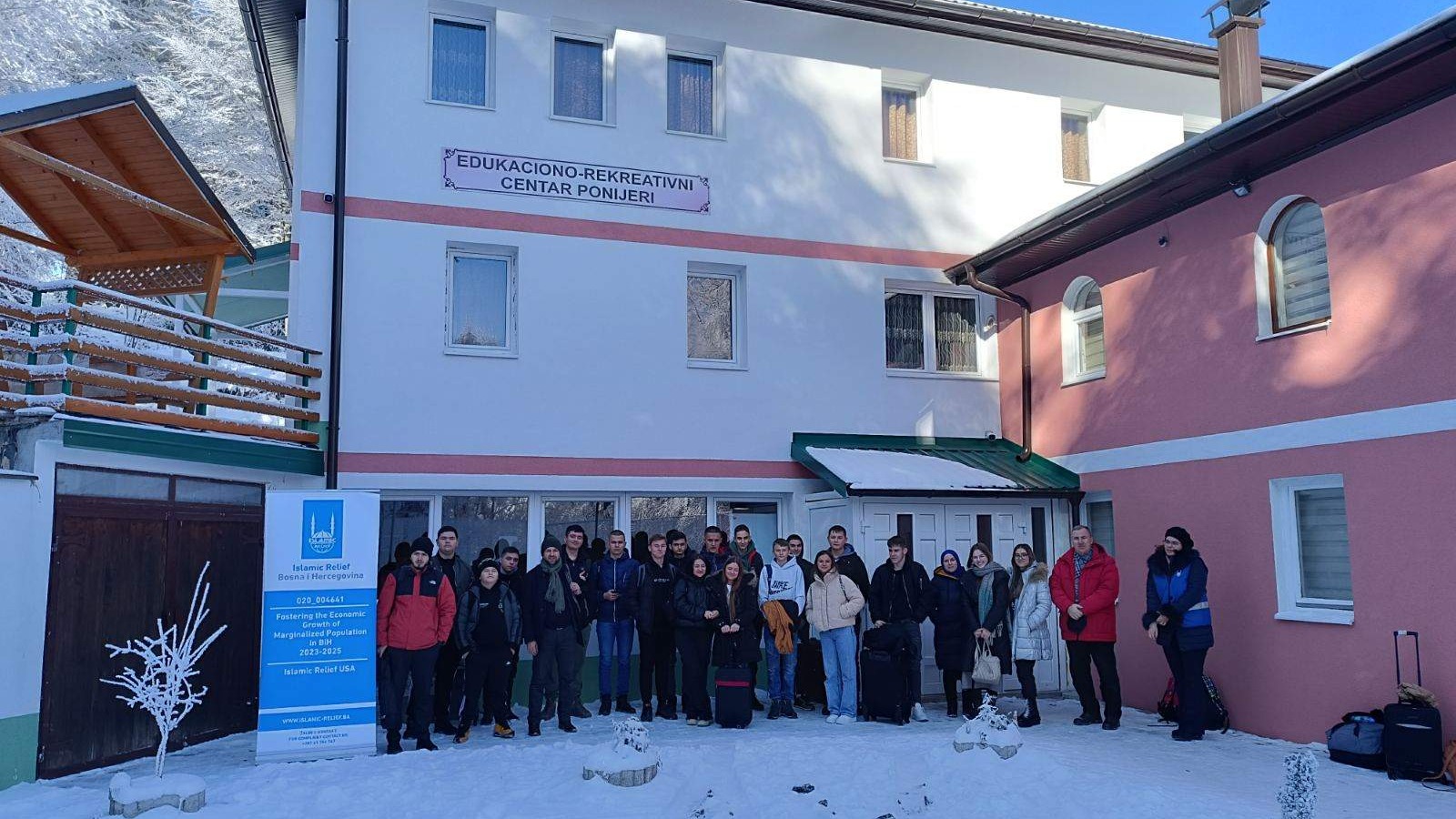 Djeca iz Bratunca, Srebrenice i Kaknja uživala na zimskoj ekskurziji u Edukaciono-rekreativnom centru MIZ Kakanj