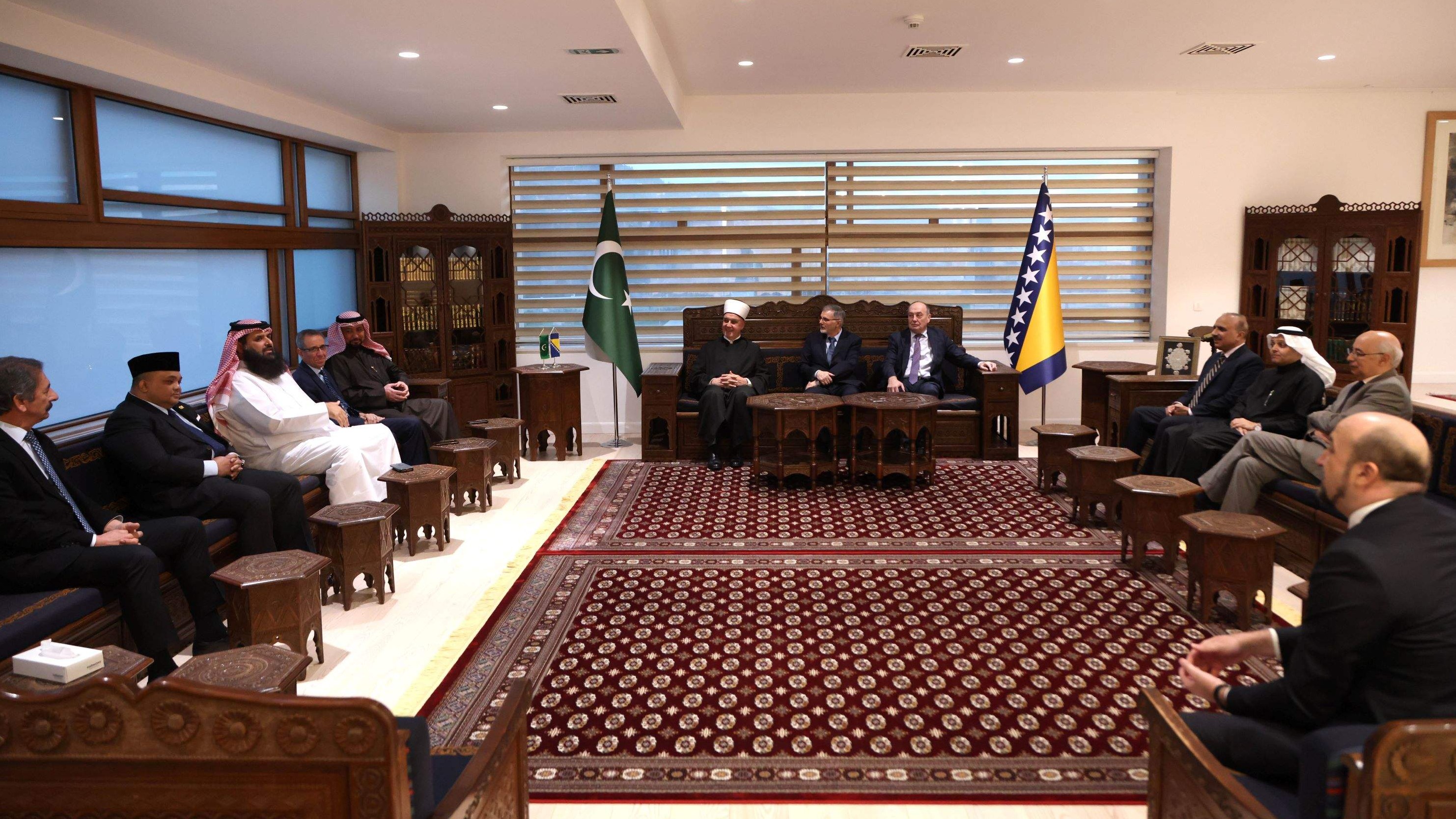 Ambasadori muslimanskih zemalja na iftaru sa reisul-ulemom