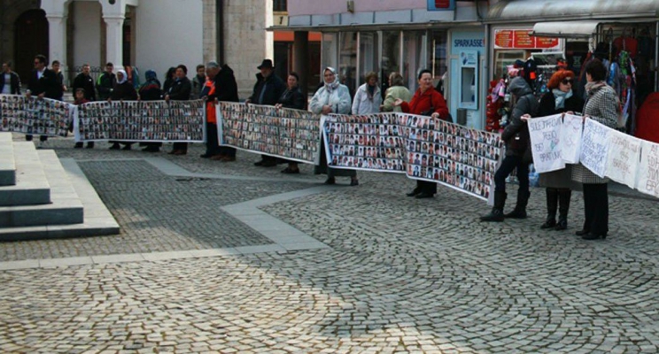 Kao i svakog 11. u mjesecu: Mirni protest Udruženja Žene Srebrenice
