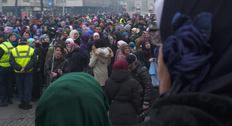Mirna šetnja za hidžab u Sarajevu: Država treba garantovati slobodu i ljudska prava (VIDEO)