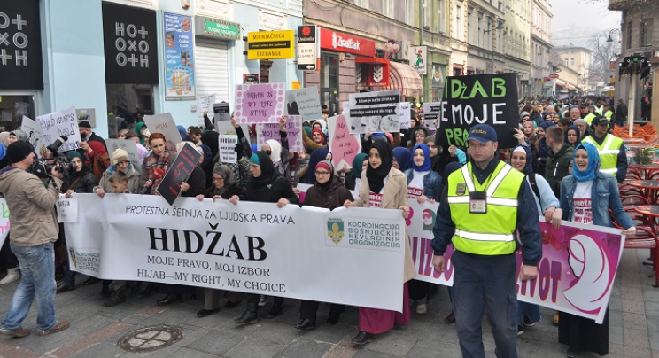Mirna šetnja za hidžab u Sarajevu: Borba za identitet (VIDEO)