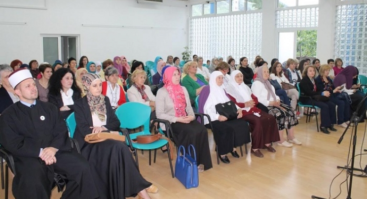 Škola islama za žene: Na završnoj svečanosti uručena 72 certifikata