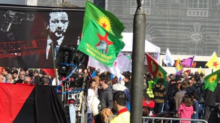 Zar nije fašizam isticanje transparenta koji poziva na ubistvo Erdogana?