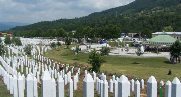 U Potočarima obilježena 14. godišnjica prve dženaze žrtvama genocida