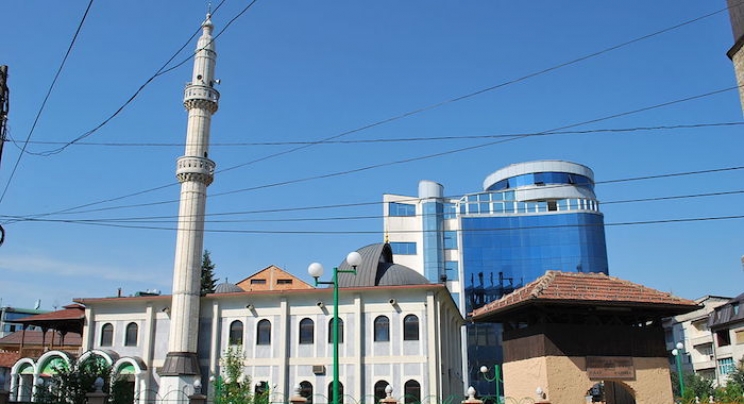 IZ Makedonije osudila napad: Na zidu džamije u Gostivaru iscrtan krst
