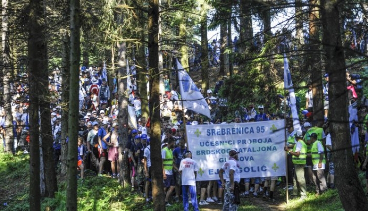 Više od 5.000 osoba odaje počast nevino ubijenim Srebreničanima