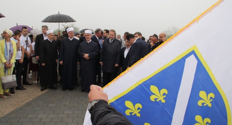 Ljiljan za bosanske ljiljane: Otkriven spomenik "Ljiljan" posvećen borcima Armije RBiH