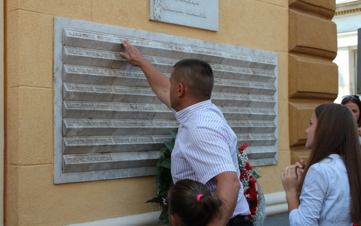 Obilježena 22. godišnjica masakra kod Gradske tržnice na Markalama (VIDEO)