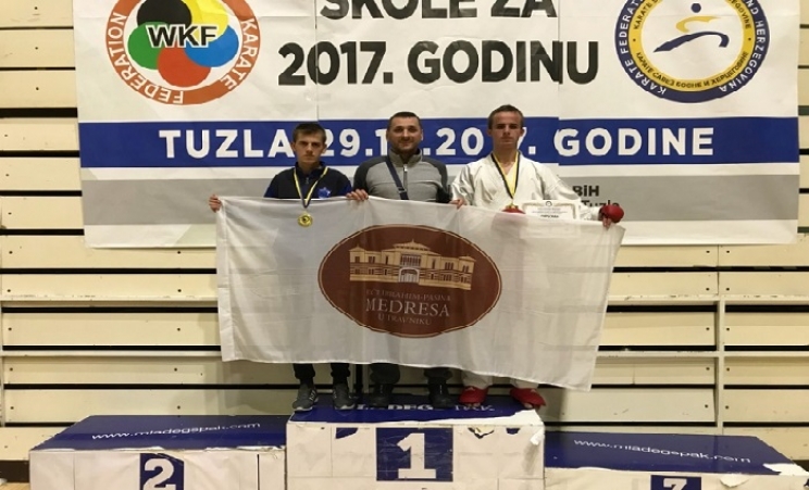 Dvije zlatne medalje u karateu na Državnom školskom prvenstvu u Tuzli učenicima Elči Ibrahim-pašine medrese