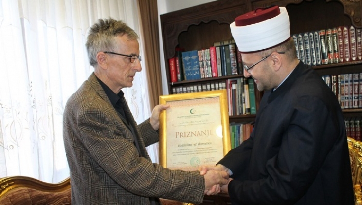 Mostarski muftija uručio priznanje Ibrahim ef. Zlomužici za istrajan i savjestan rad u Islamskoj zajednici