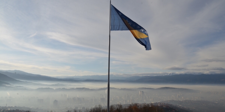 Iznad Sarajeva se vihori najveća zastava Bosne i Hercegovine