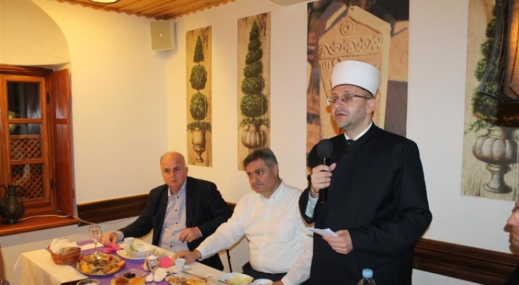 Premijer Zvizdić na iftaru mostarskog muftije u Stocu