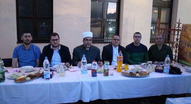 U Banjaluci organizovan omladinski iftar kod Ferhat-pašine džamije