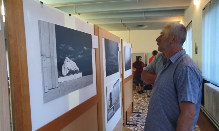 U Goraždu otvorena izložba fotografija 'Rat sjećanja'